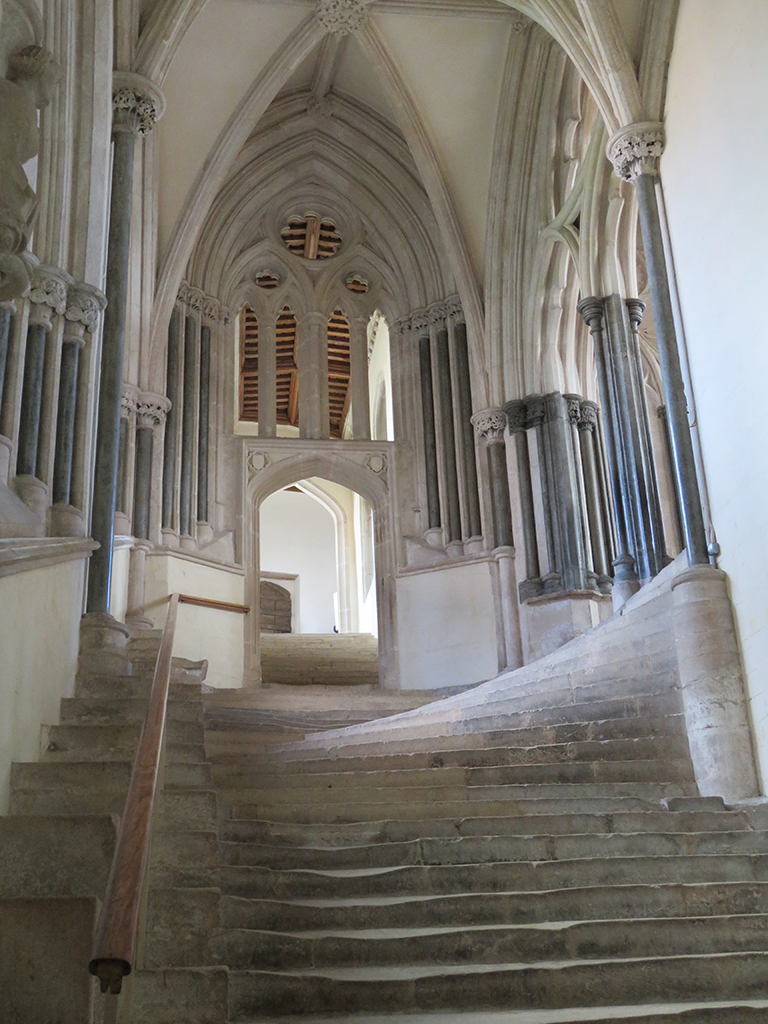 11_Wells-Cathedral_chapter-house-stairs_10